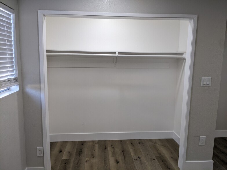 Bedroom - 3318 W 157th St