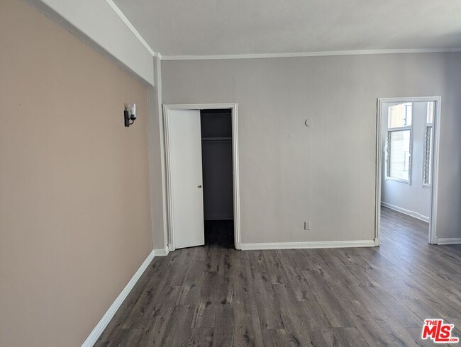 Building Photo - 634 S Gramercy Pl