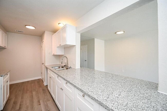Building Photo - 6514 Kentwick Dr