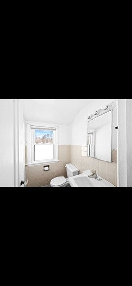 Building Photo - 445 E Oxford St