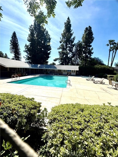 Building Photo - 684 E Lee Pl