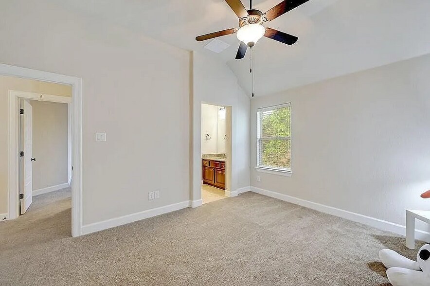 Jack n Jill bedroom 2 - 3811 Ashbury Rd