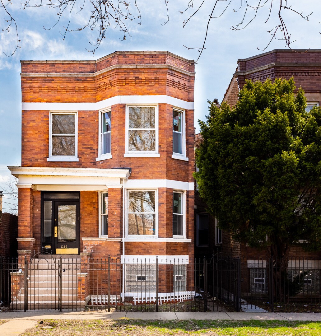 Building Photo - 1427 E 69th Pl