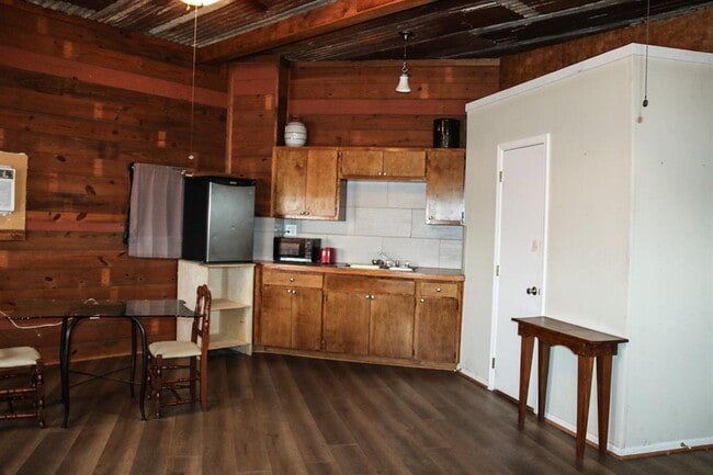 Building Photo - 6759 TX-105