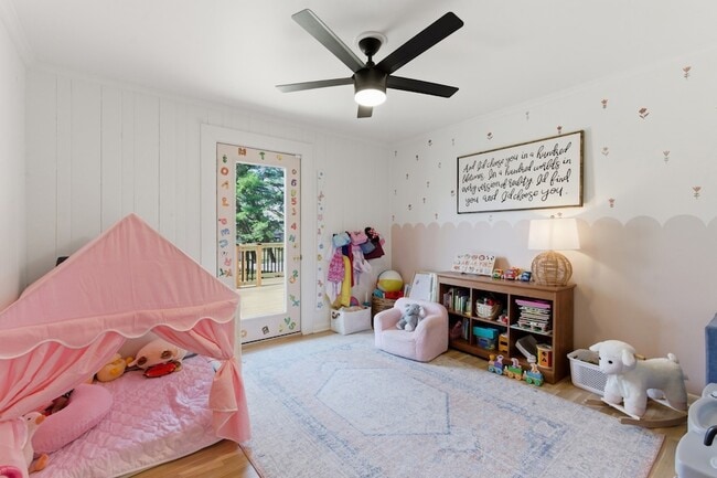 Building Photo - 2820 Donna Hill Dr