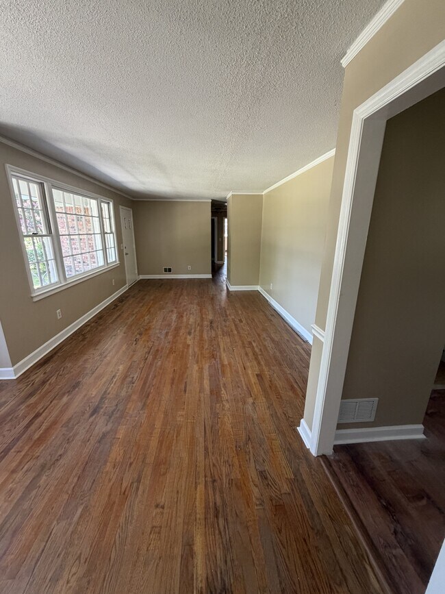 Building Photo - 3208 Downes Grove Rd