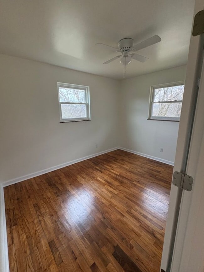 Building Photo - 703 White Rd