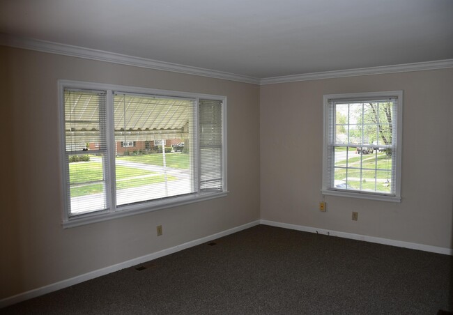Building Photo - 181 St James Dr