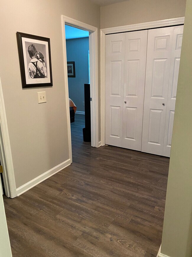 Building Photo - 1565 Pinebreeze Dr