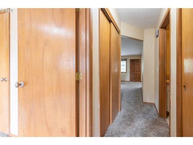 Building Photo - Great Condo in NE Portland - Irvington!