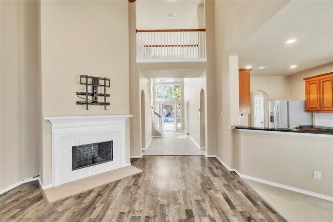 Building Photo - 2803 Lakecrest Way Dr