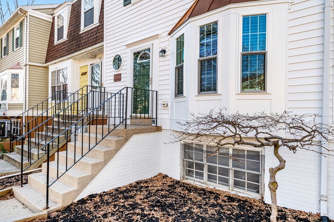 Building Photo - 1534 Lowell Ct