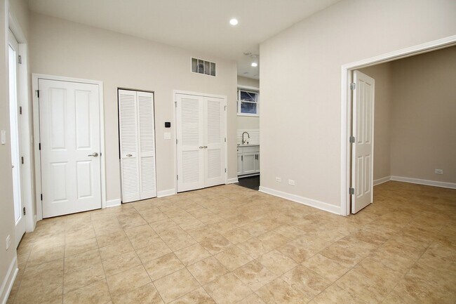 Building Photo - 3440 N Elston Ave