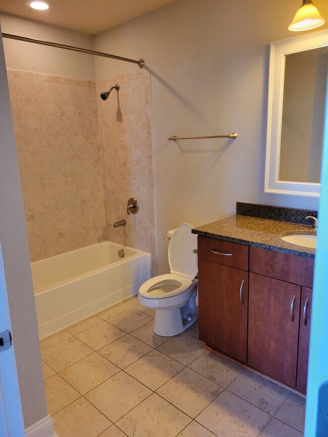 Building Photo - 701 Royal Ct