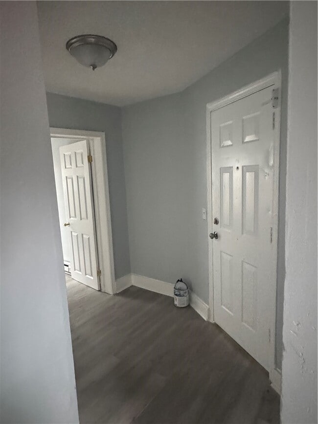 Building Photo - 751 Dewey Ave