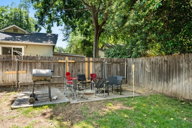 Building Photo - **Pre-Leasing for Summer 2026** Cute 2 Bedroom Home in Avenues