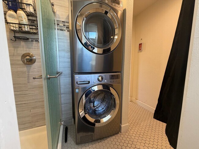 Building Photo - Fully Furnished 3BR/2BA Sacramento Home |  Flexible 3–12 Month Leases