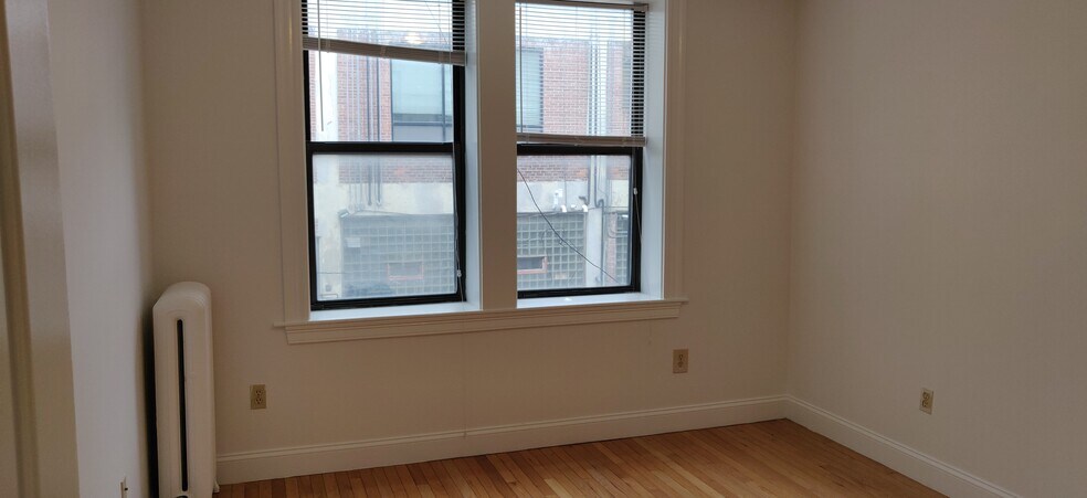 Building Photo - 19 Peterborough St