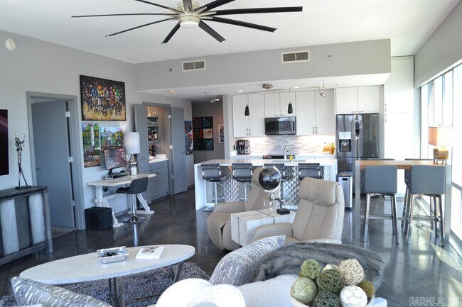 Building Photo - 315 Rock St