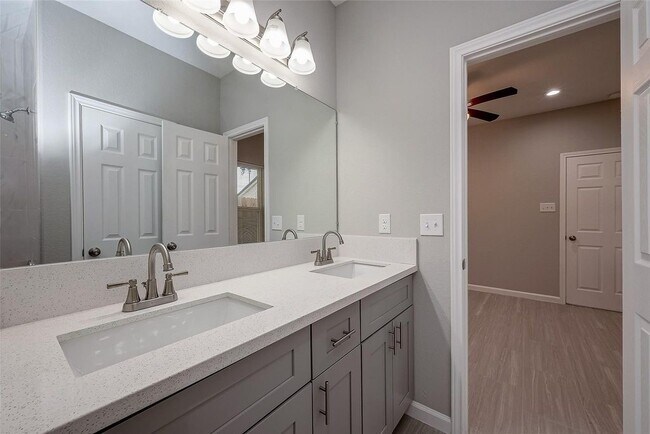 Building Photo - 4741 Bricker St