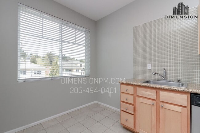 Building Photo - Beautifully Remodeled Studio in a Prime Lo...