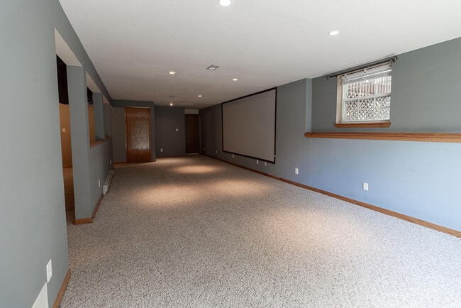 Building Photo - 1302 Look Out Ct