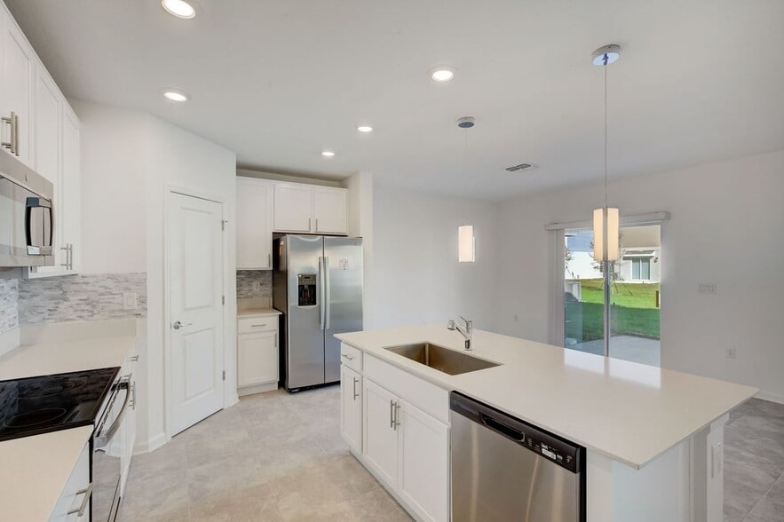 Building Photo - 633 Trotters Dr