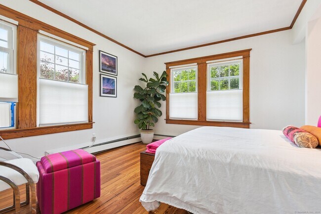 Building Photo - 24 Warren Ave