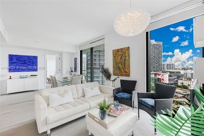 Building Photo - 501 NE 31st St