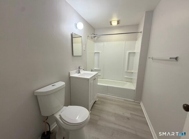 Building Photo - 22 Park Rd