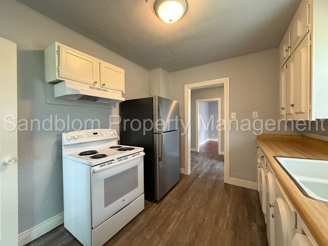Building Photo - For Lease | University of Tulsa | 2 bed, 1...