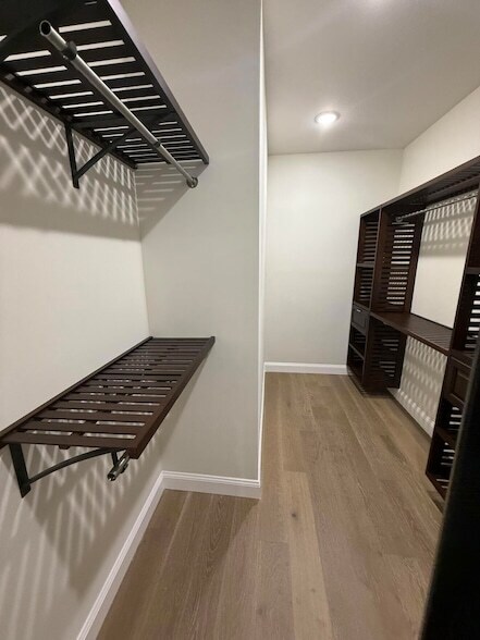 Building Photo - 1020 Crestland Ave