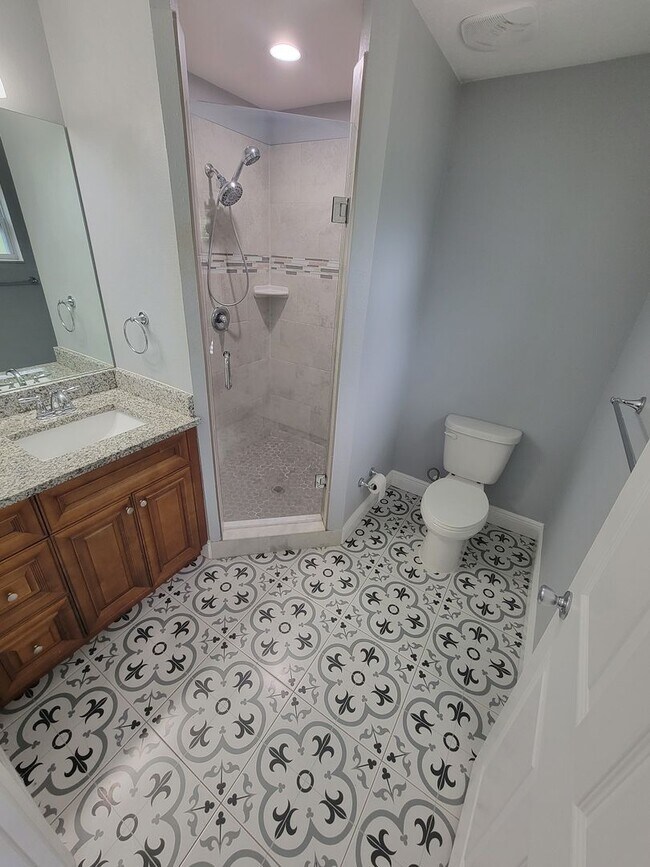 Building Photo - Beautiful Home near Busch Gardens!