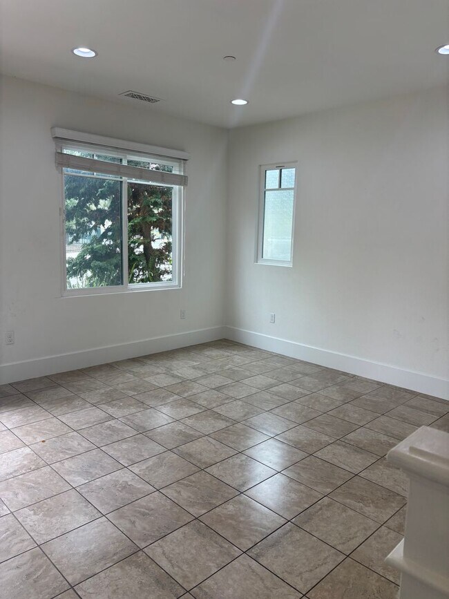 Building Photo - Welcome Home to Grafton Terrace! Ideally l...