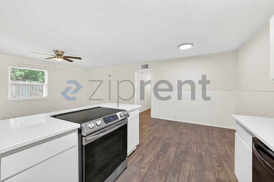Building Photo - Unit 5022