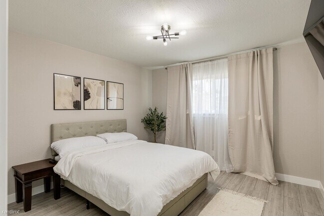 Building Photo - 2 br, 1 bath Duplex - 3944 Apple Blossom W...
