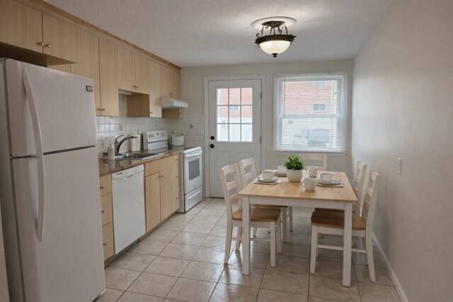 Building Photo - 12 Cutter St