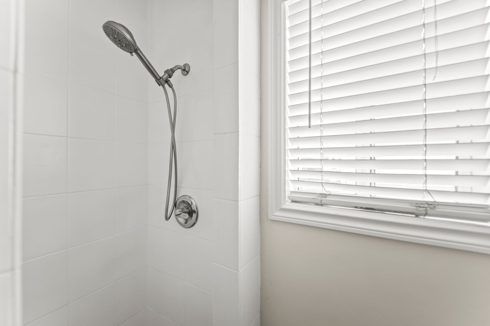 Building Photo - 4104 E 7th St