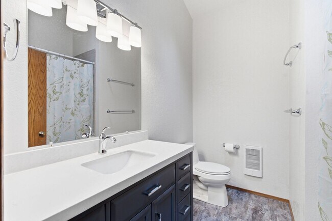 Building Photo - Spacious Bainbridge Island Home