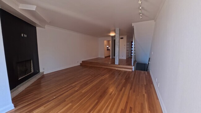 Building Photo - 5003 Diamond Heights Blvd