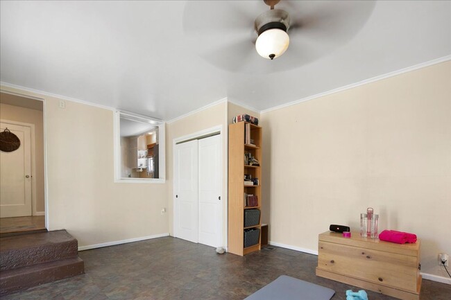 Building Photo - 2 Bedroom Cottage in the North End with to...