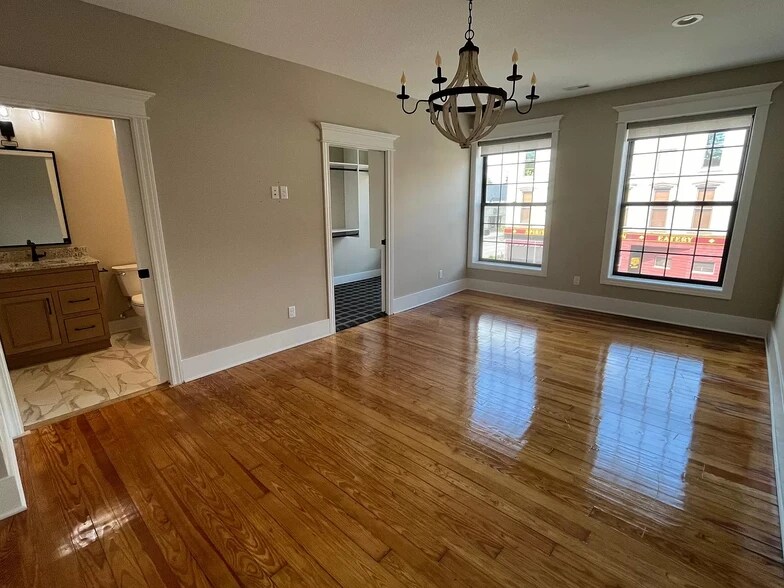 Building Photo - 504 Broadway St