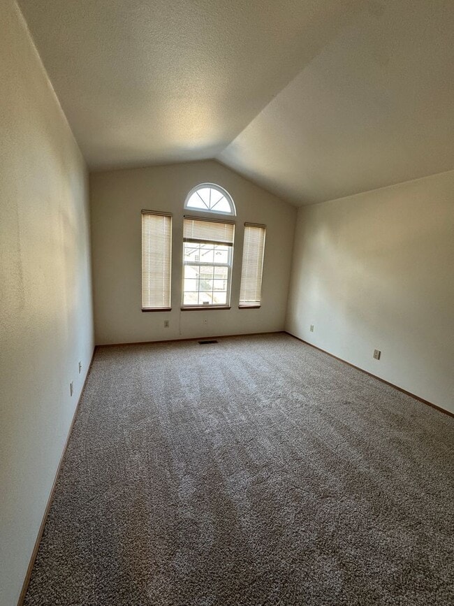 Building Photo - HEART OF SILVERDALE - 4BED 3 BATH HOME