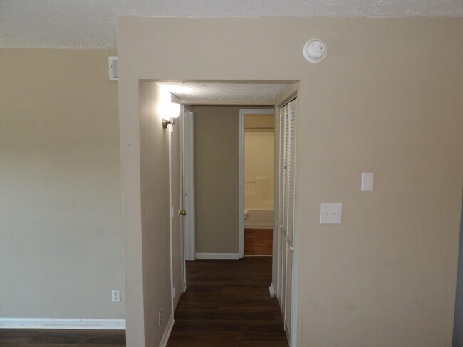 Building Photo - 35 Ashwood Ct