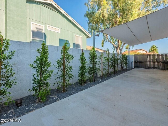 Building Photo - 4748 E Redfield Rd