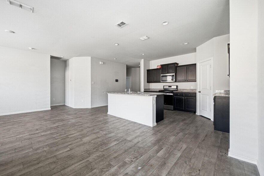 Building Photo - 8520 Trickham Bnd