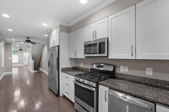 Building Photo - Upper Fells Point Townhouse - 3+ Bedrooms,...