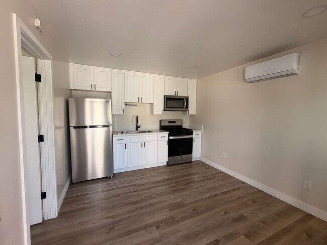 Building Photo - 1830-36 Newton Ave