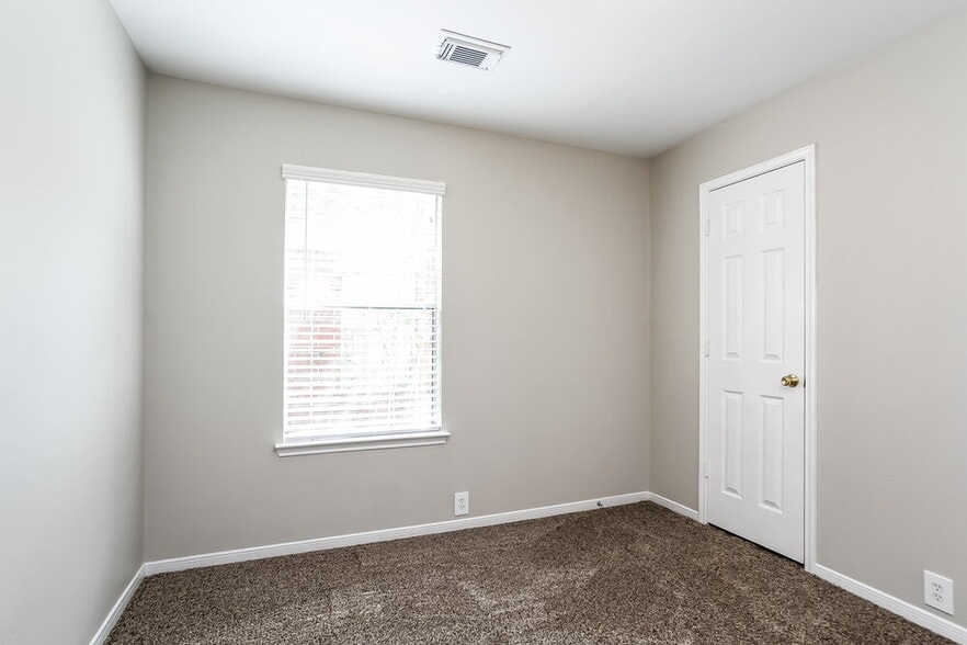 Building Photo - 614 Cypresswood Trce