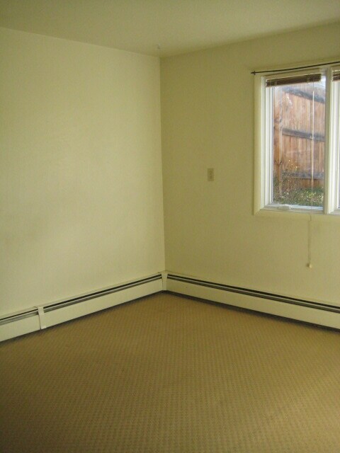 Lower bedroom 1 - 554 Cartier Ct